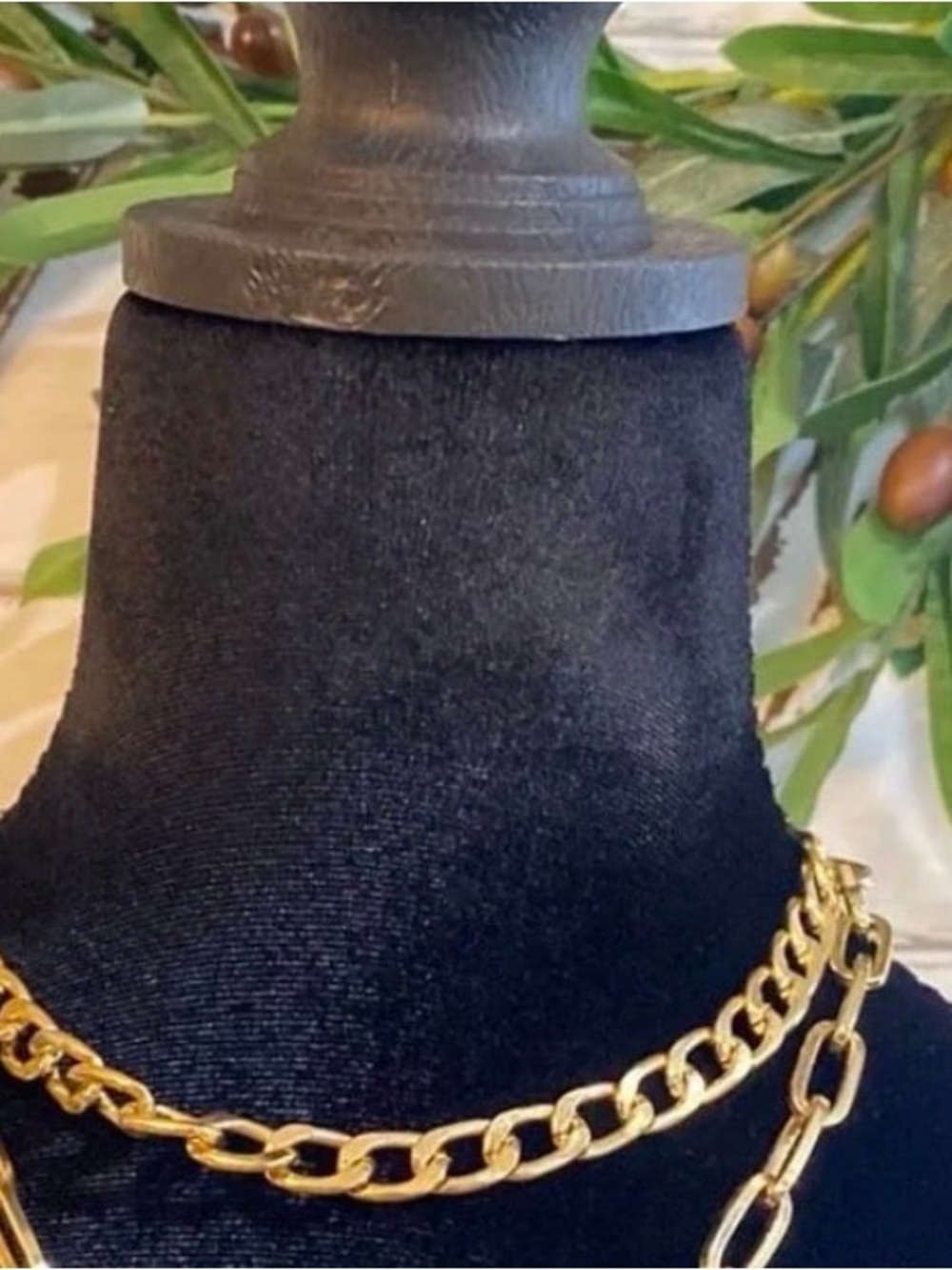 Simple Gold Chain Link Necklace (only the one on top)